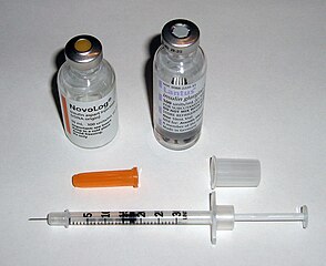https://upload.wikimedia.org/wikipedia/en/thumb/f/f4/Standard_insulin_syringe.JPG/294px-Standard_insulin_syringe.JPG
